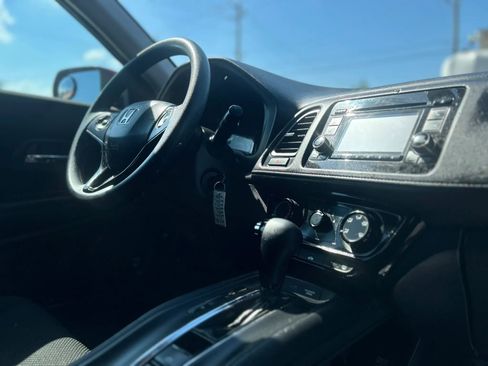 Used 2017 Honda HR-V LX image 40