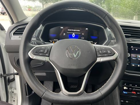 Certified 2023 Volkswagen Tiguan SE w/ Panoramic Sunroof Package FWD image 15