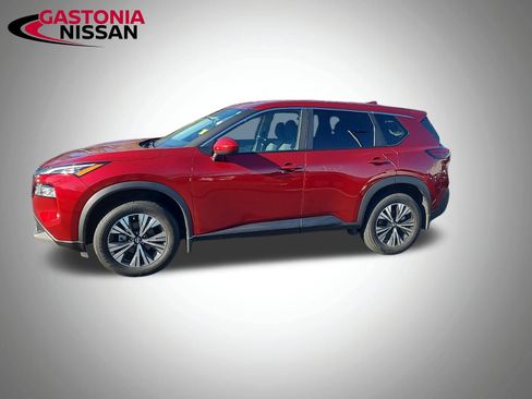 Used 2023 Nissan Rogue SV image 3