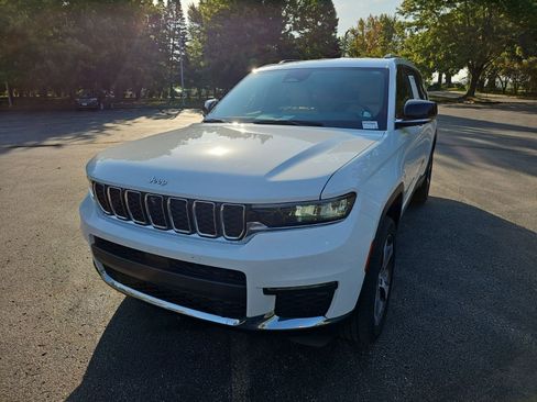 Used 2023 Jeep Grand Cherokee L Limited w/ Luxury Tech Group II AWD/4WD image 2