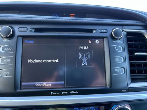 Used 2017 Toyota Highlander AWD V6 image 22