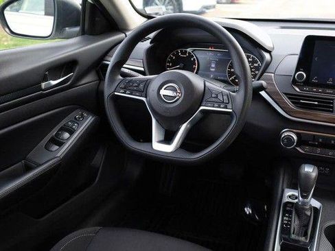 Certified 2025 Nissan Altima 2.5 SV FWD image 22