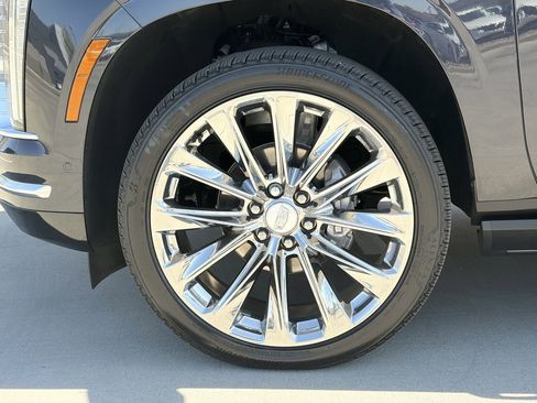 Certified 2026 Cadillac Escalade ESV Platinum Luxury w/ LPO, Radiant Package AWD/4WD image 10
