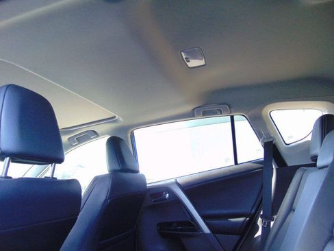 Used 2018 Toyota RAV4 Limited FWD image 21
