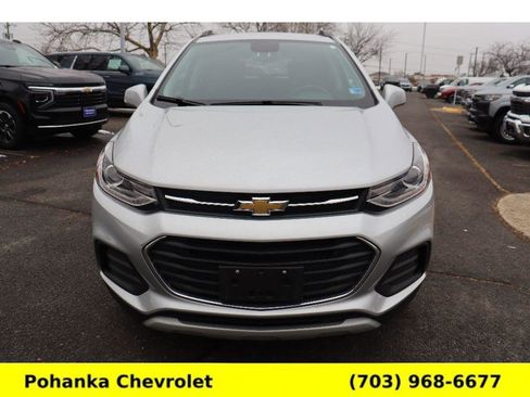 Used 2022 Chevrolet Trax LT w/ LT Convenience Package image 2