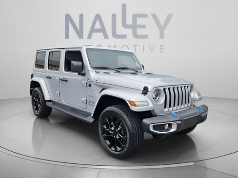 Used 2022 Jeep Wrangler Unlimited Sahara w/ Cold Weather Group AWD/4WD image 7