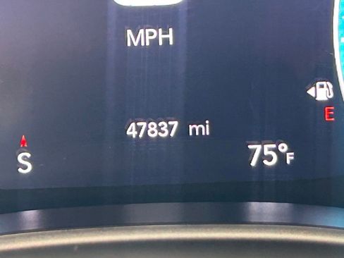 Used 2024 Chrysler Pacifica Touring-L image 41