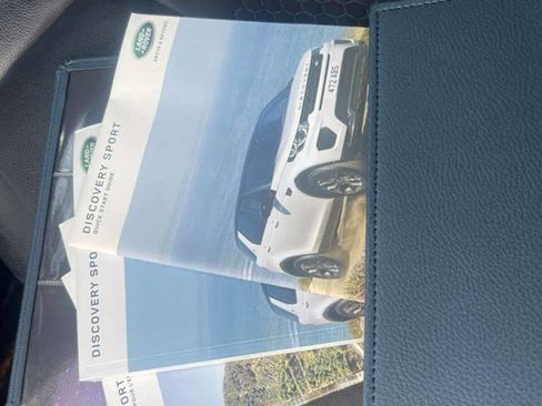 Used 2019 Land Rover Discovery Sport SE image 8