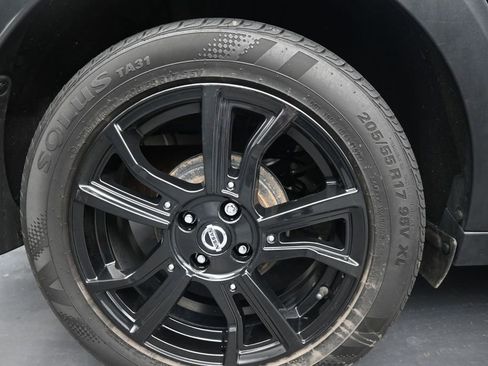 Used 2020 Nissan Kicks SR w/ SR Premium Package FWD image 10