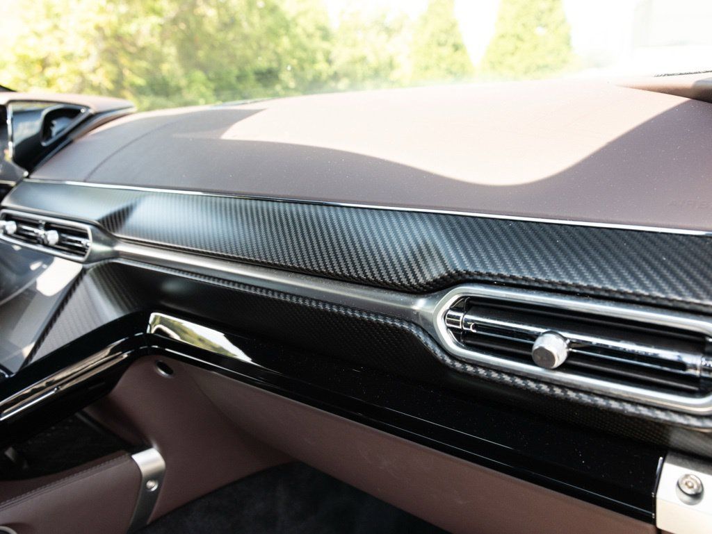 Used 2025 Aston Martin V8 Vantage Coupe RWD image 49