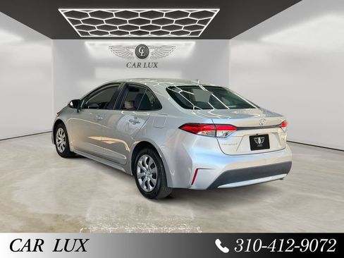 Used 2022 Toyota Corolla LE FWD image 3