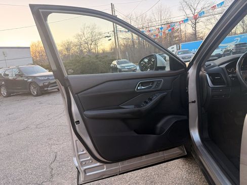 Used 2021 Nissan Rogue SL w/ Premium Package image 22