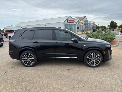 New 2025 Cadillac XT6 Sport image 9