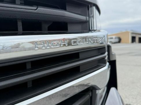 Used 2021 Chevrolet Silverado 1500 High Country w/ Technology Package AWD/4WD image 9