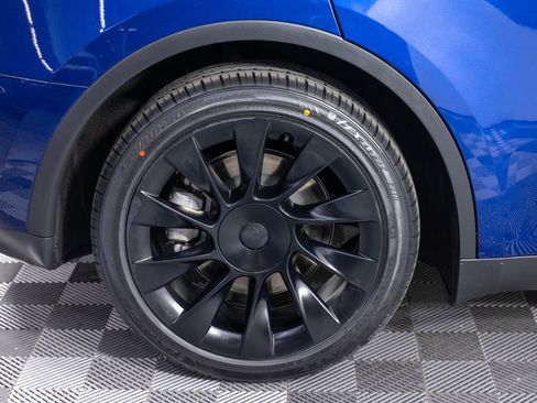 Used 2024 Tesla Model Y Long Range AWD/4WD image 9