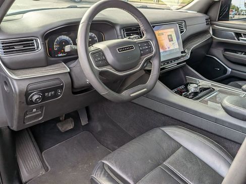 Used 2022 Jeep Wagoneer Series II AWD/4WD image 31