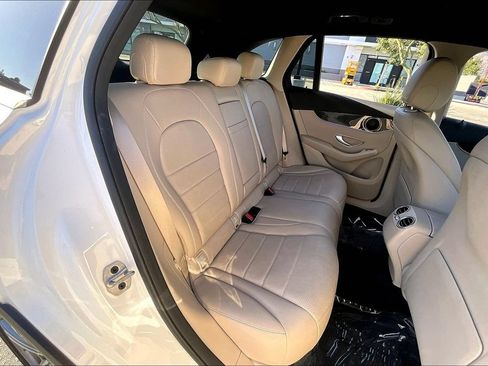 Used 2021 Mercedes-Benz GLC 300 4MATIC w/ Premium Package image 18
