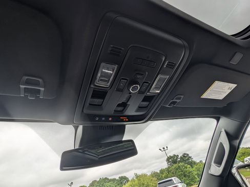 Used 2023 Chevrolet Tahoe Premier RWD image 32
