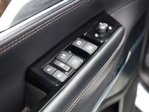 Certified 2023 Jeep Grand Wagoneer 4WD image 17