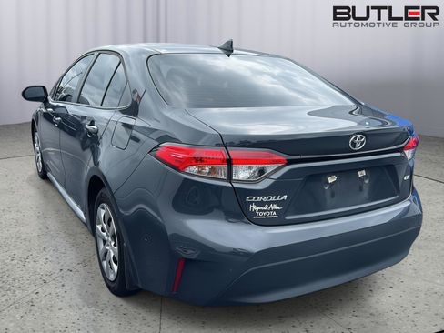 Used 2025 Toyota Corolla LE FWD image 2