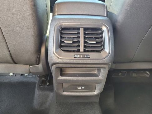 Used 2024 Volkswagen Taos SE FWD image 17