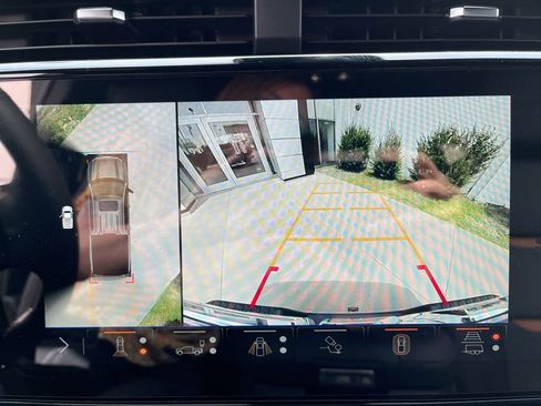 Certified 2025 GMC Sierra 1500 AT4 w/ AT4 Preferred Package image 21