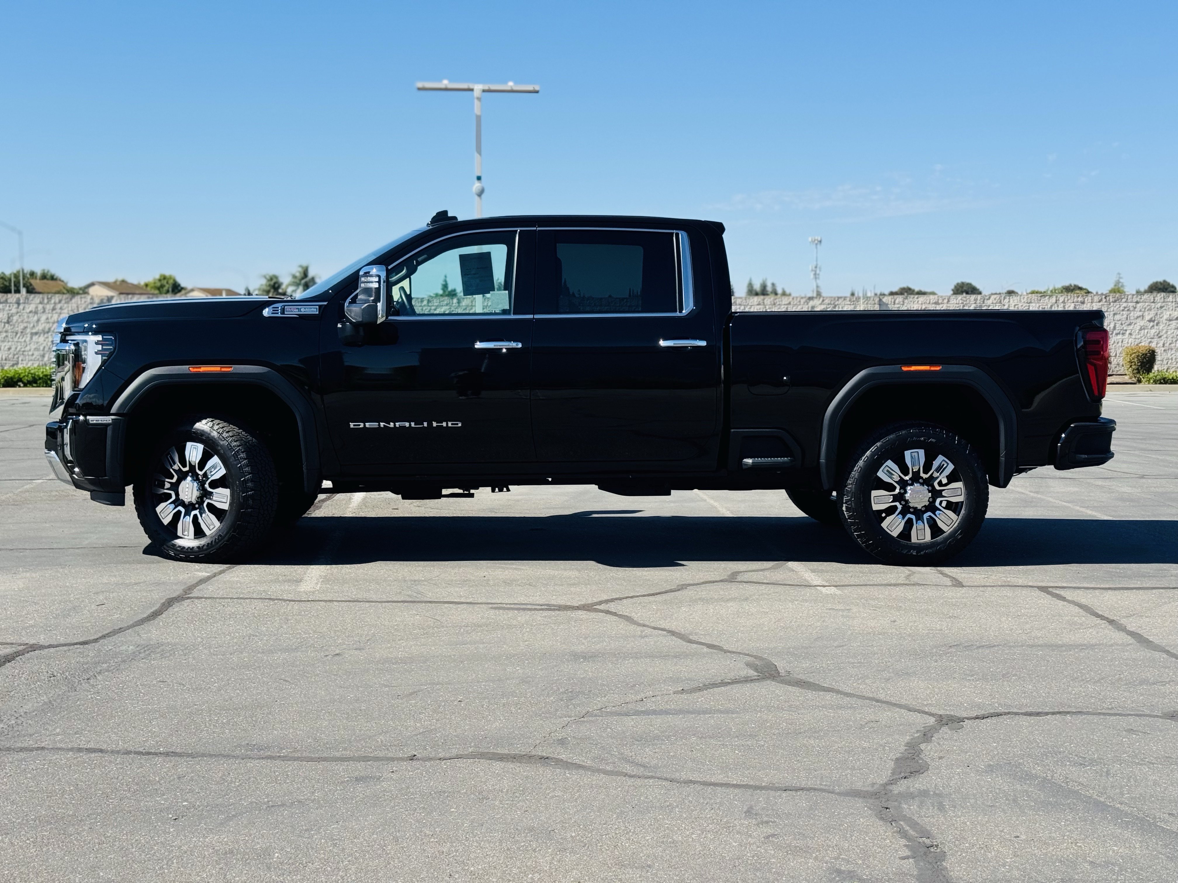 Certified 2025 GMC Sierra 2500 Denali w/ Technology Package AWD/4WD image 4