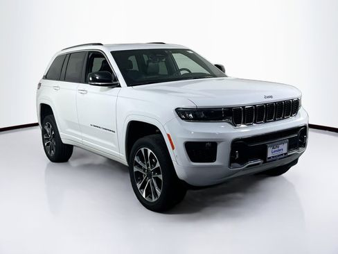 Used 2023 Jeep Grand Cherokee Overland w/ Luxury Tech Group IV AWD/4WD image 3
