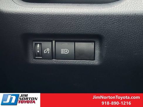 Used 2025 Toyota RAV4 XLE FWD image 23