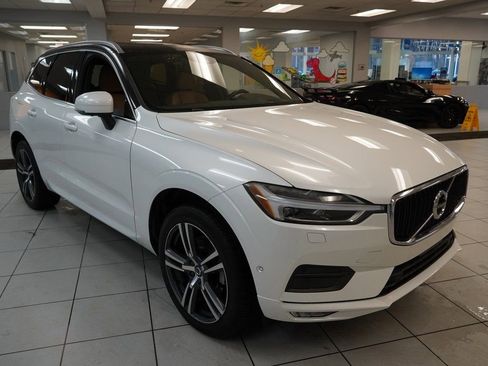 Used 2019 Volvo XC60 T5 Momentum w/ Multimedia Package image 17