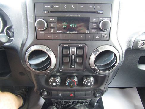 Used 2014 Jeep Wrangler Unlimited Sport w/ Quick Order Package 23S AWD/4WD image 12