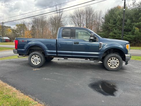 Used 2017 Ford F250 XLT w/ XLT Value Package image 4
