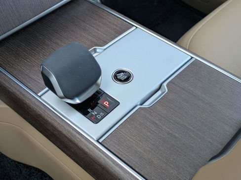 Used 2025 Land Rover Range Rover SE AWD/4WD image 20
