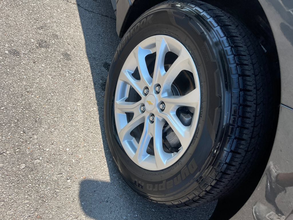 Used 2018 Chevrolet Equinox LT FWD image 38