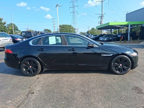 Used 2017 Jaguar XF RWD image 4