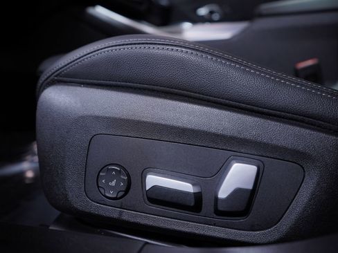 Used 2024 BMW M340i M340i w/ Driving Assistance Package image 18