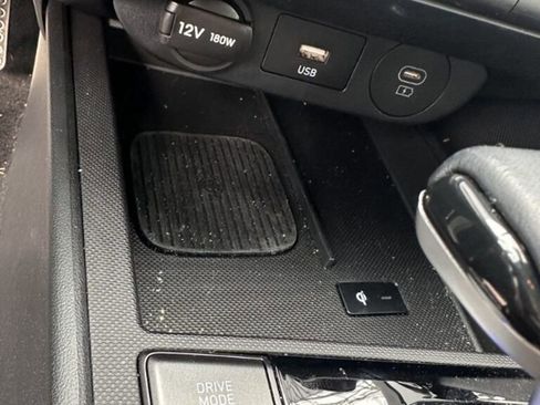 Used 2025 Hyundai Elantra SEL image 11