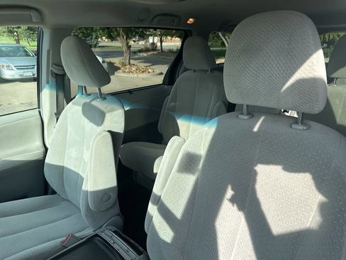 Used 2013 Toyota Sienna LE FWD image 16