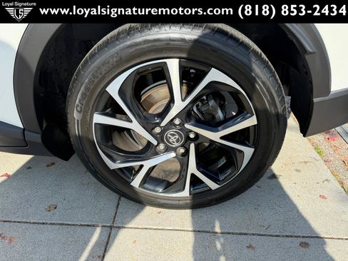 Used 2018 Toyota C-HR XLE image 11