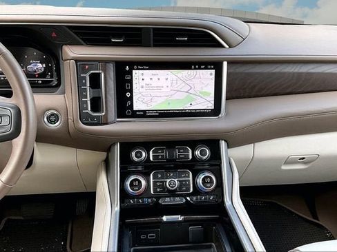 Used 2023 GMC Yukon XL Denali AWD/4WD image 6