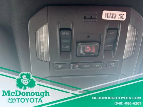 Used 2022 Toyota Highlander XSE AWD/4WD image 24