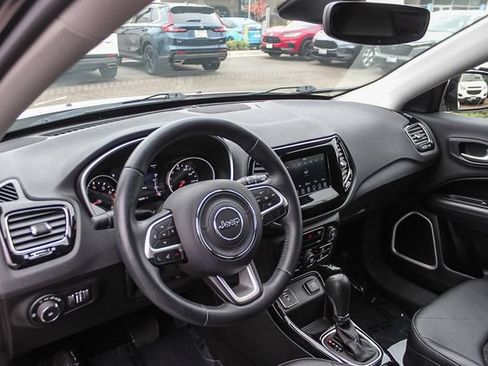 Used 2019 Jeep Compass Latitude FWD image 22
