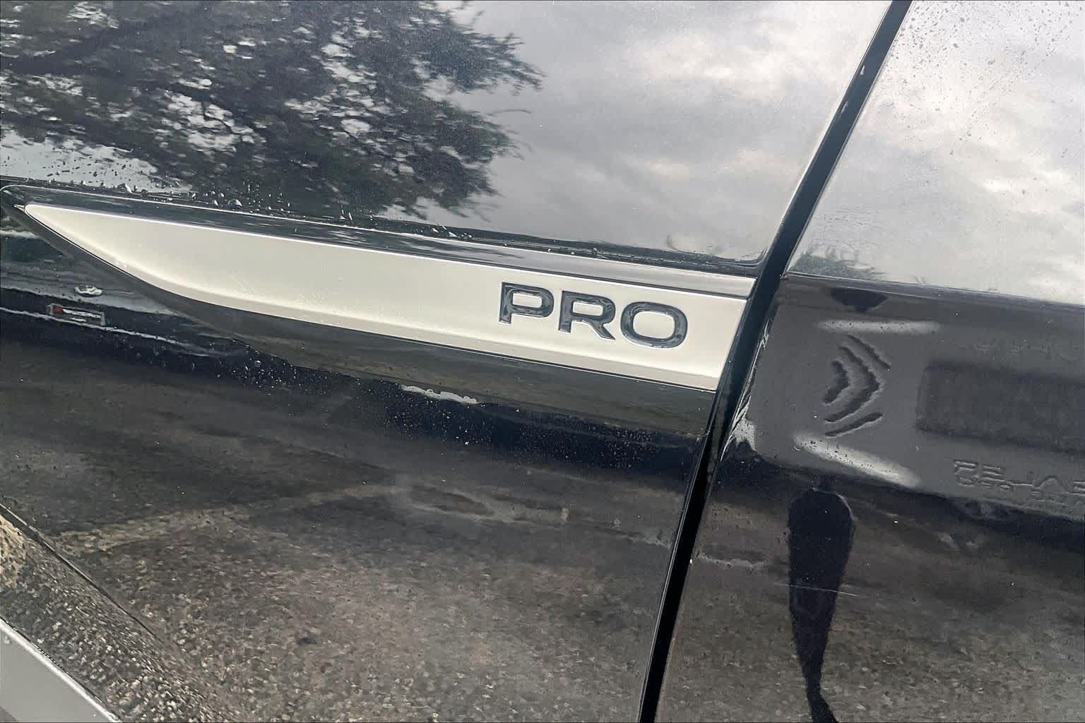 Used 2023 Volkswagen ID.4 Pro RWD image 9