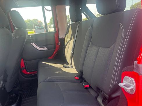 Used 2017 Jeep Wrangler Unlimited Sahara AWD/4WD image 7