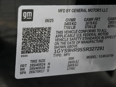 Used 2025 Cadillac Escalade V w/ LPO, ONYX Package image 39