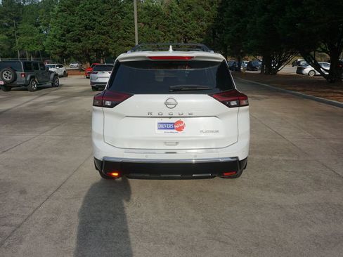 Used 2025 Nissan Rogue Platinum FWD image 20