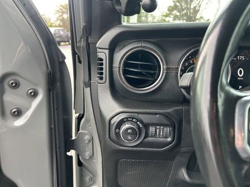 Used 2022 Jeep Gladiator Overland image 23