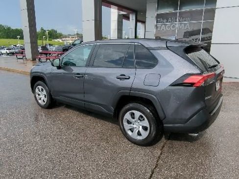 Used 2023 Toyota RAV4 LE FWD image 9