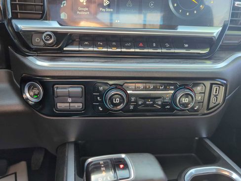 Used 2023 Chevrolet Silverado 1500 LTZ AWD/4WD image 17