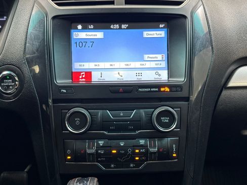 Used 2017 Ford Explorer XLT w/ Equipment Group 202A AWD/4WD image 23